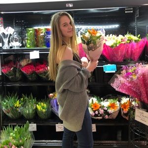 Meet your Posher, Halli